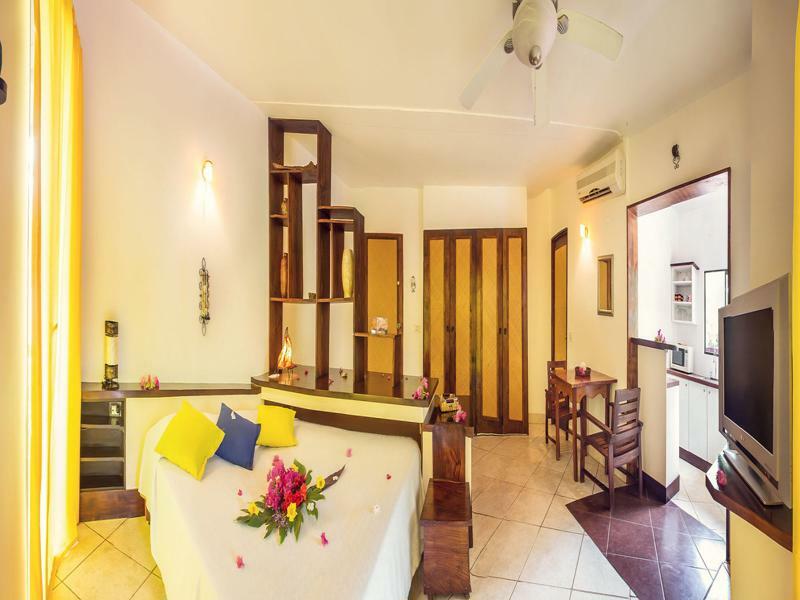 Hotel Laguna Del Cocodrilo Tamarindo Exteriör bild